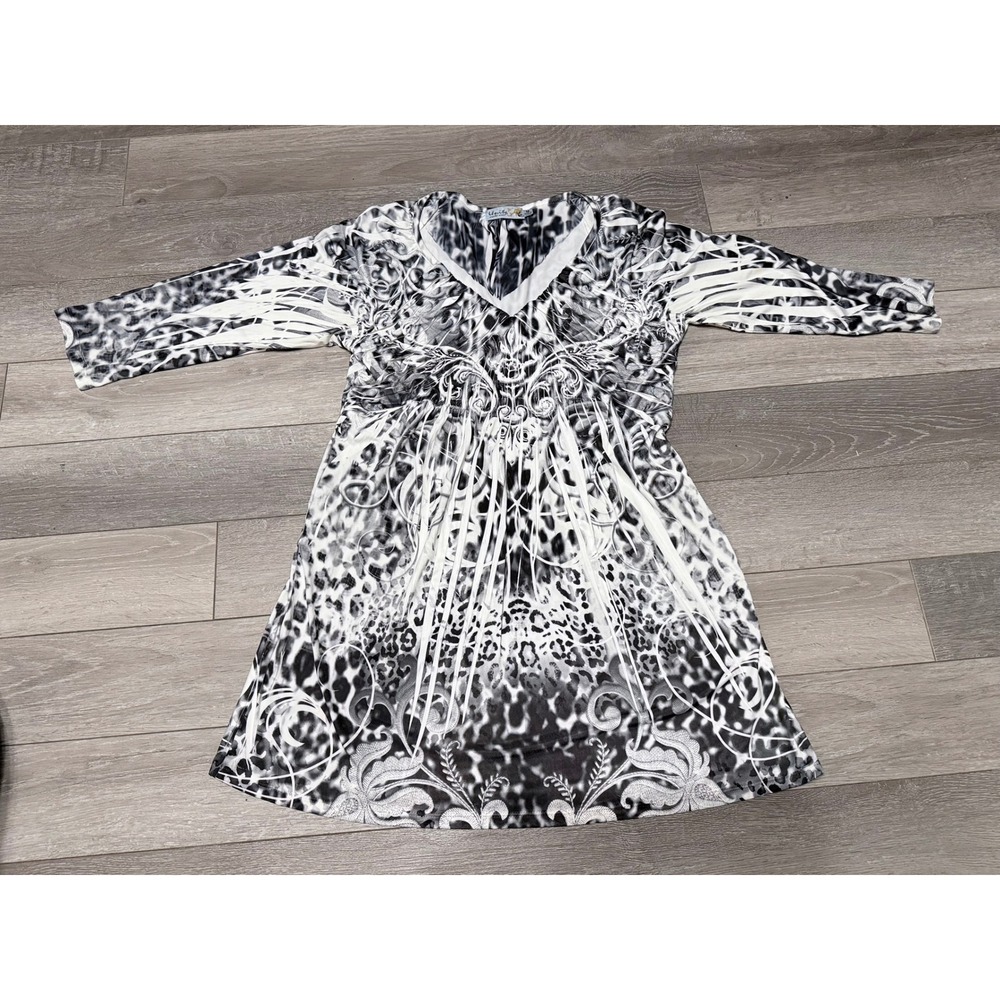 Unity World Wear Womens Medium Black White Animal‎ Print Boho Tunic Top